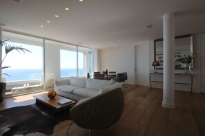 Luxury Apartment, 3 Bedrooms, Sea View | Living room | Flat-screen TV - Sea Apartment (Netanya)
