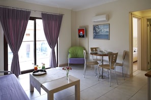 Apartment, 1 Bedroom | Private kitchenette