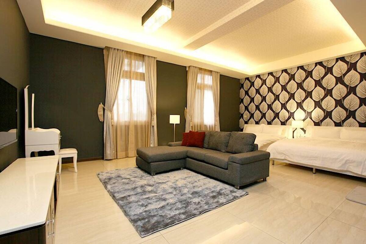 Quadruple Room | Blackout drapes, rollaway beds (surcharge), WiFi (free)