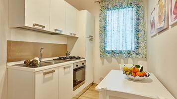 Triple Room | Private kitchen | Electric kettle