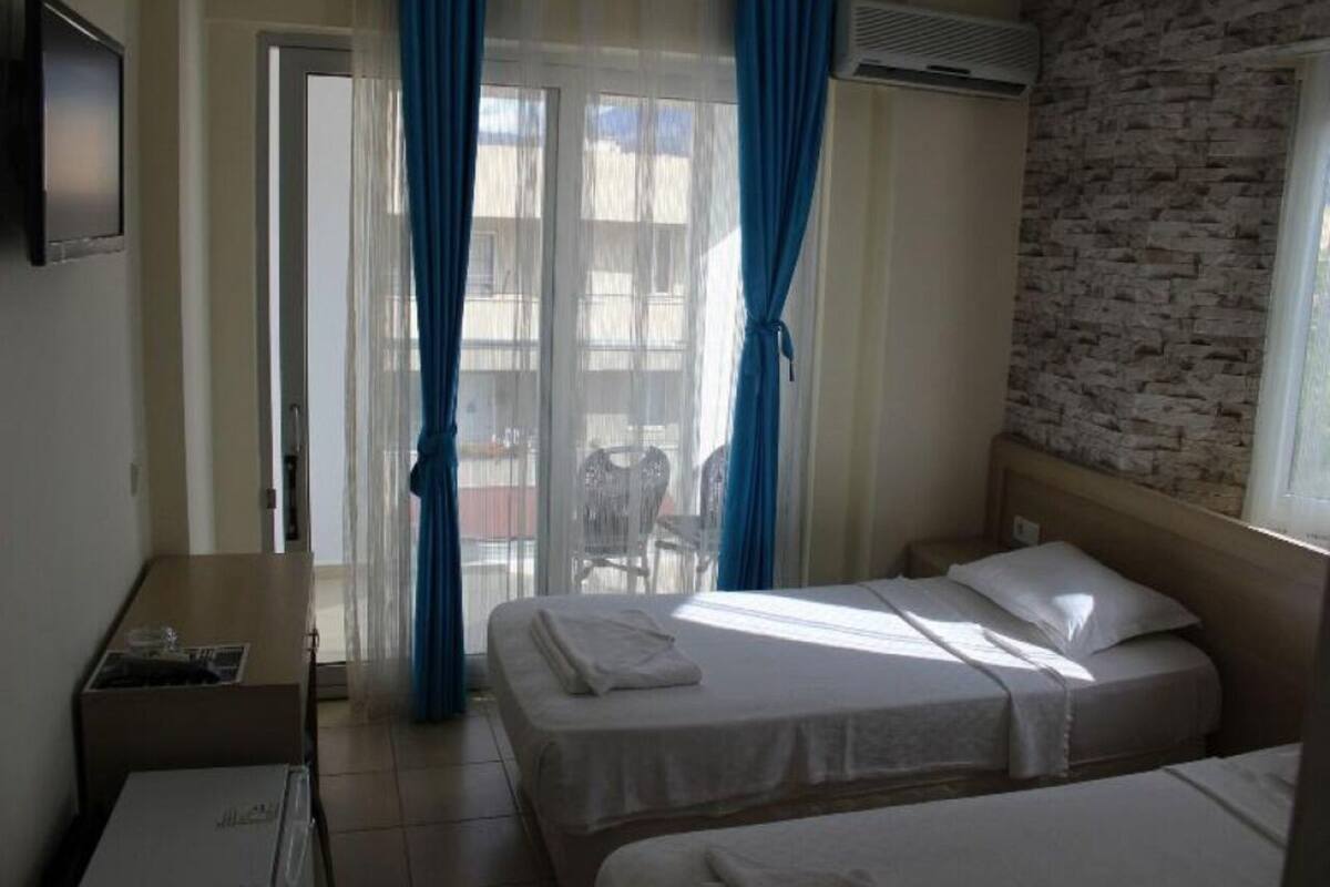 In-room safe, free WiFi, bed sheets