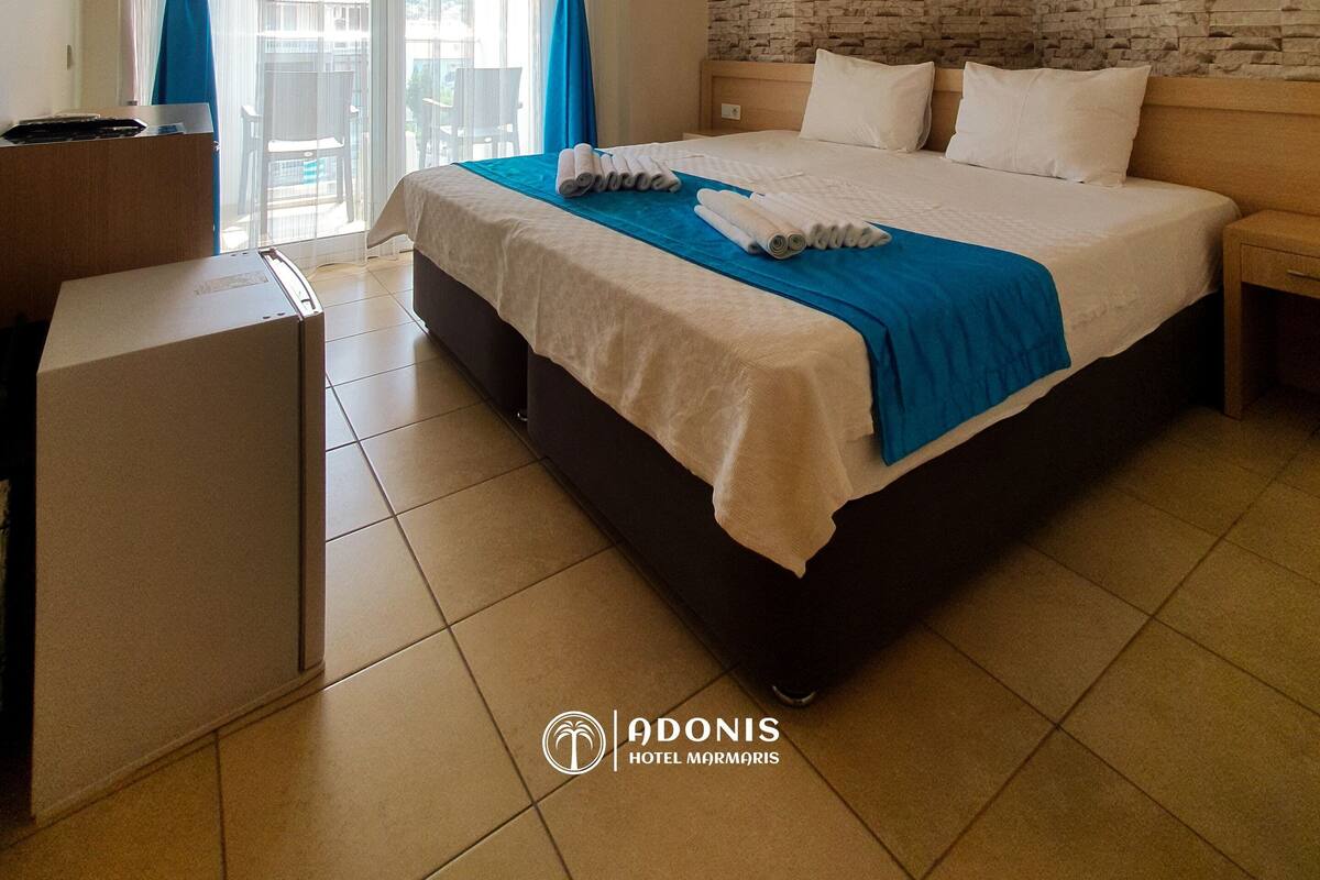 In-room safe, free WiFi, bed sheets