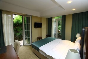 Premium bedding, minibar, in-room safe, desk - Art Boutique Hotel (Tbilisi)