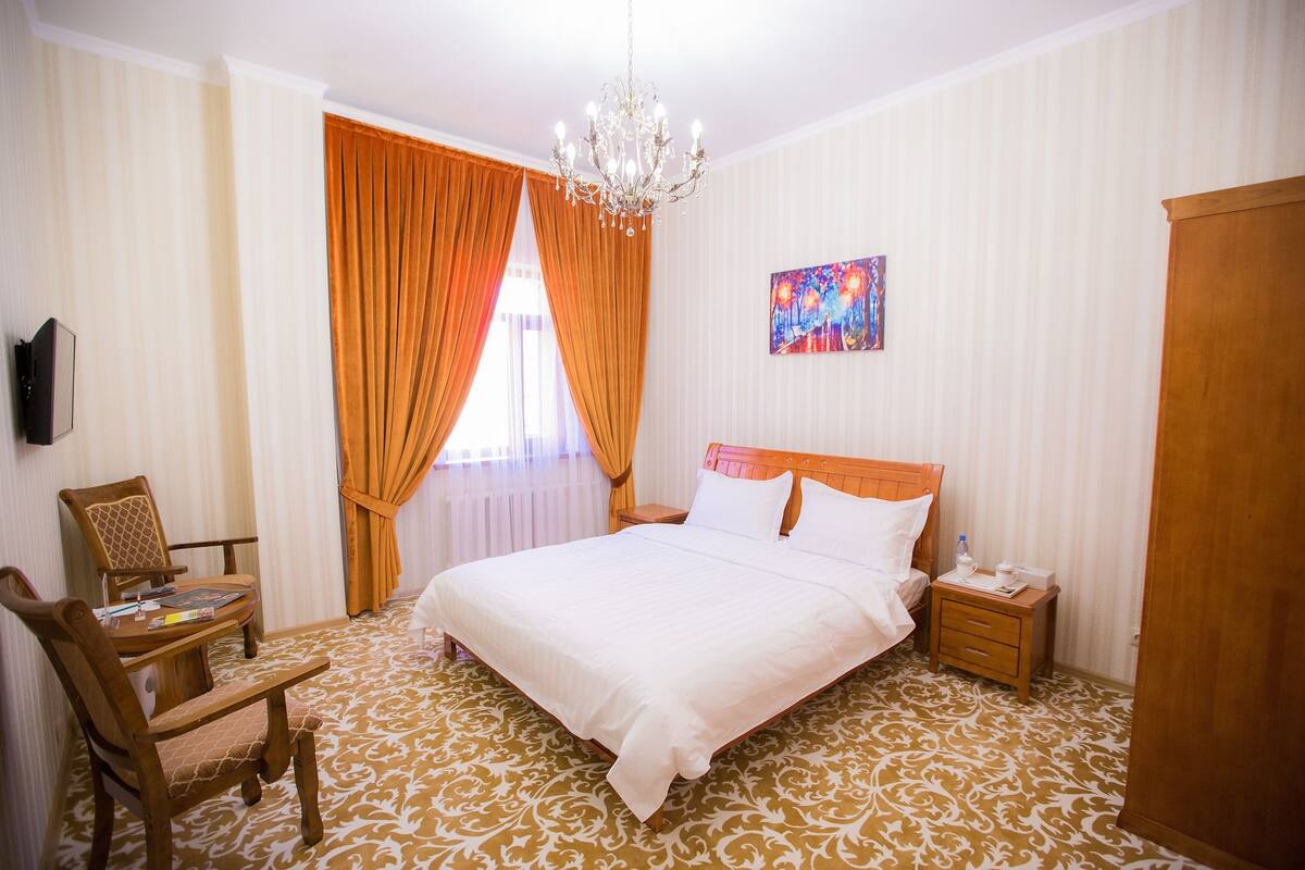 Premium bedding, minibar, in-room safe, desk