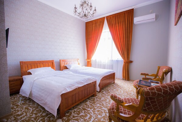 Standard Twin Room | Premium bedding, minibar, in-room safe, desk