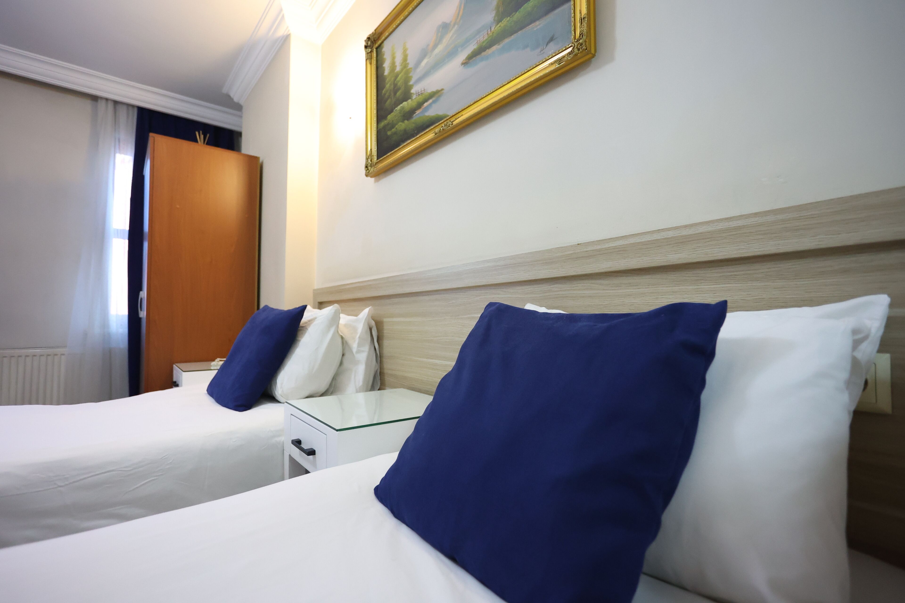 standard double or twin room | 1 bedroom, minibar, in-room safe, desk