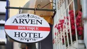 Señal para el Hotel Boutique Arven.
