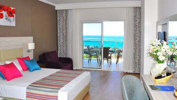 Minibaari, tallelokero huoneessa, työpöytÀ, ÀÀnieristys