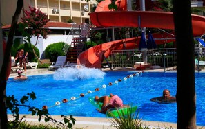 Outdoor pool, pool umbrellas, pool loungers - Hanay Suit Hotel (Manavgat)