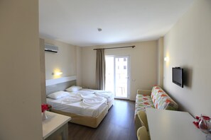 房內夾萬、免費嬰兒床、Wi-Fi (收費)