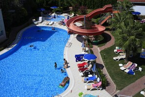 Outdoor pool, pool umbrellas, pool loungers - Hanay Suit Hotel (Manavgat)