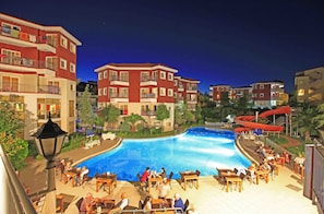 Outdoor pool, pool umbrellas, sun loungers - Hanay Suit Hotel (Manavgat)
