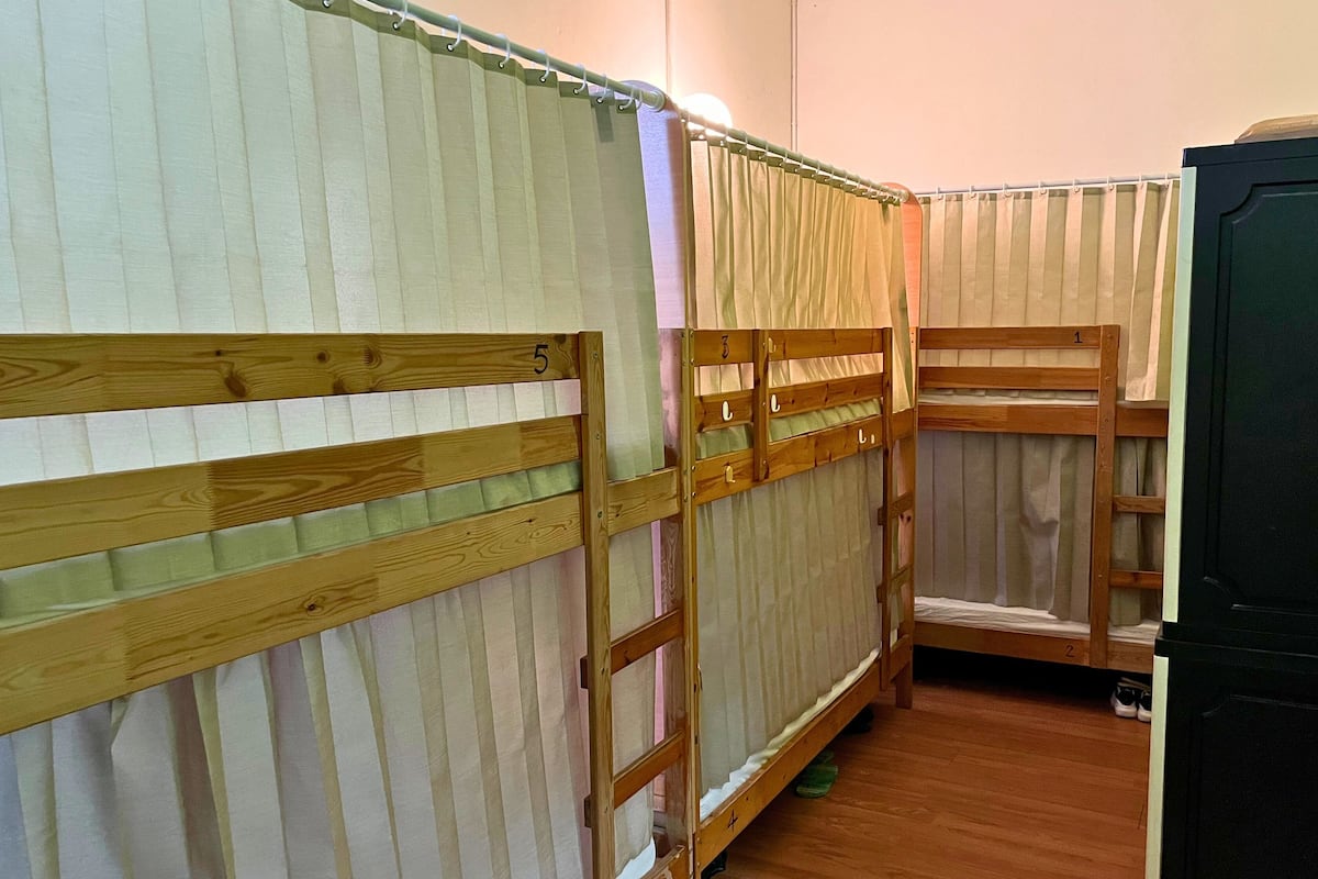 ノートパソコン用作業スペース、アイロン / アイロン台、WiFi (無料)