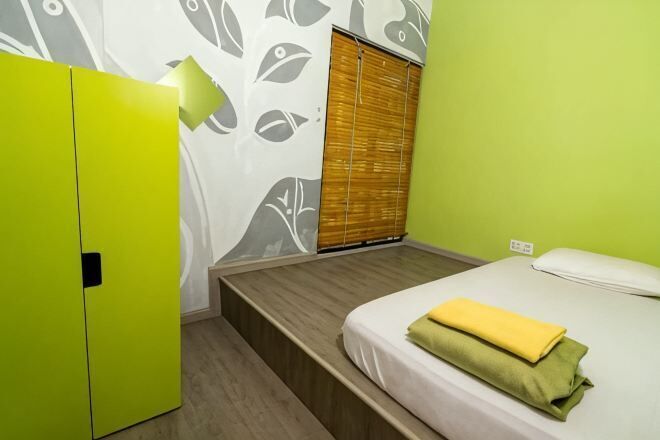Laptop workspace, iron/ironing board, free WiFi