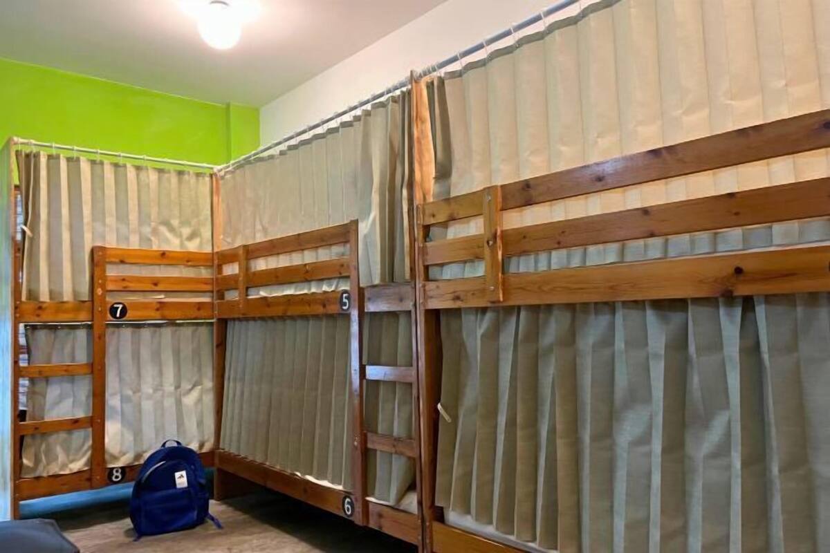 Laptopgeeigneter Arbeitsplatz, Bügeleisen/Bügelbrett, kostenloses WLAN