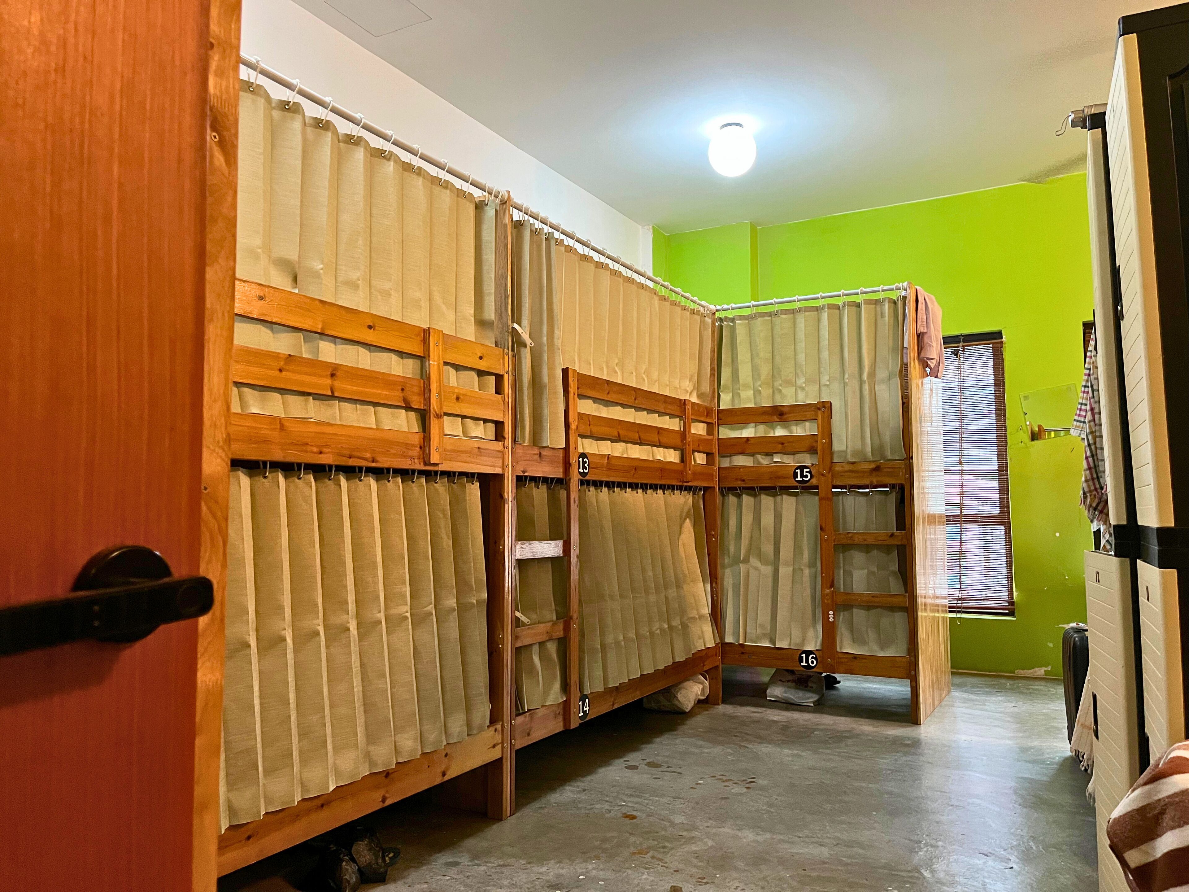 16 Bed Mixed Dorm | Postazione laptop, ferro/asse da stiro, Wi-Fi gratuito