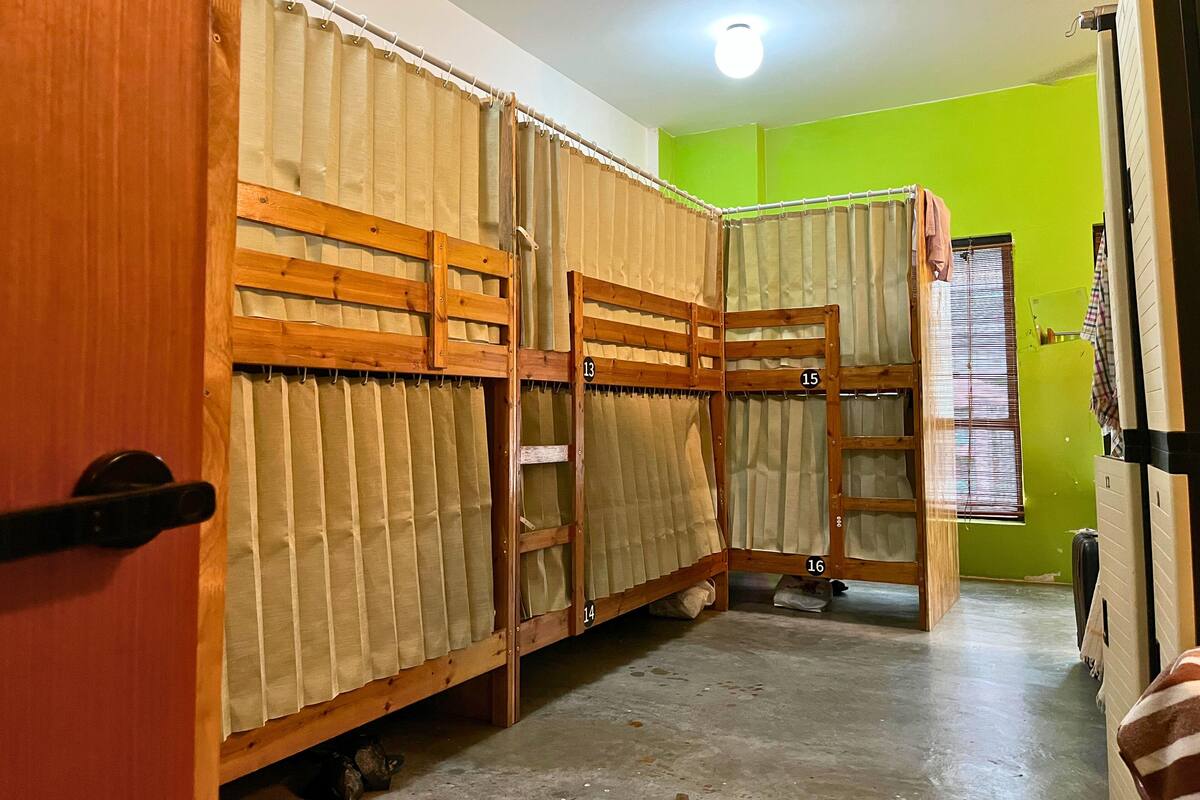 16 Bed Mixed Dorm | 手提電腦工作空間、熨斗/熨衫板、免費 Wi-Fi