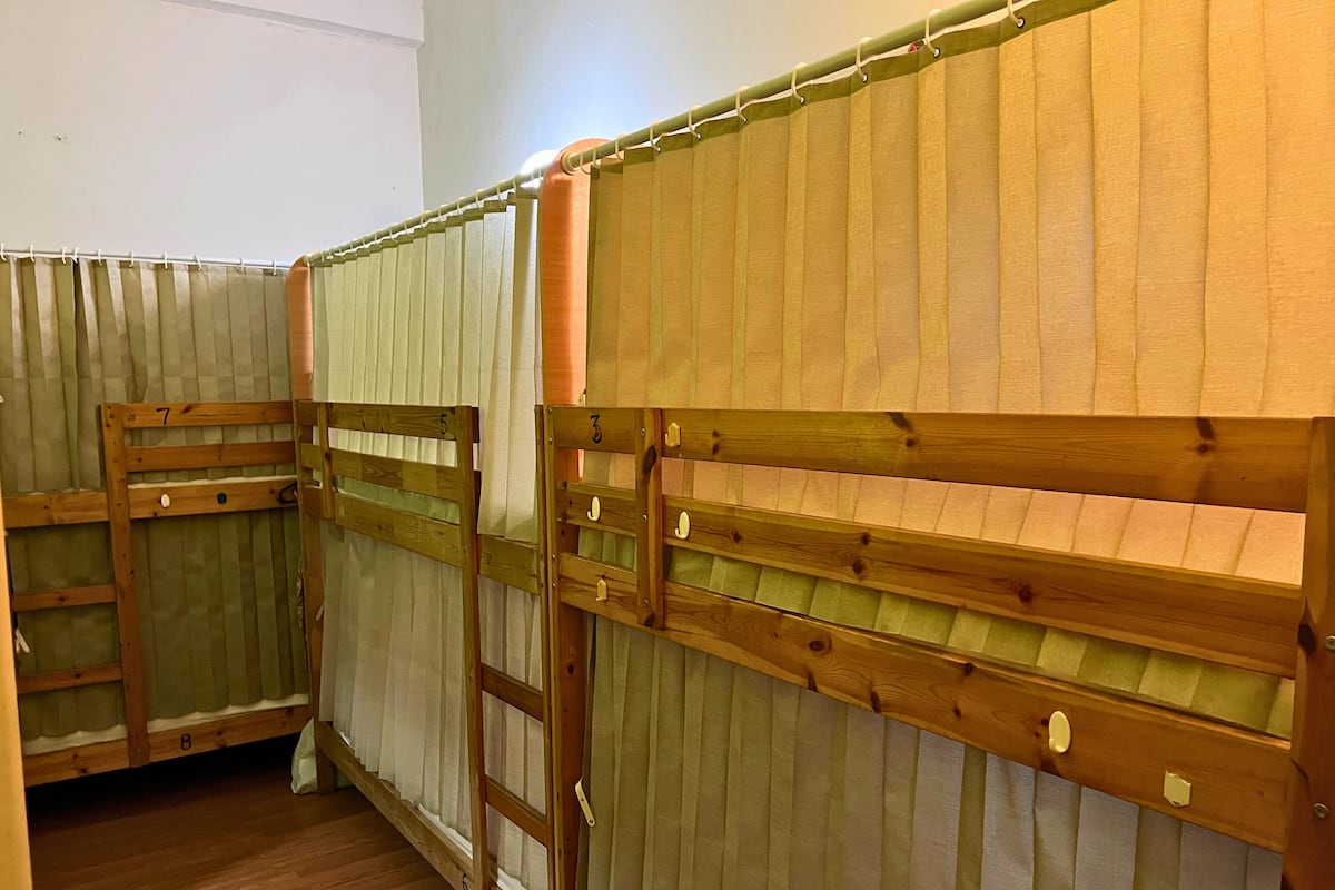 ノートパソコン用作業スペース、アイロン / アイロン台、WiFi (無料)