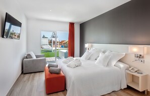 迷你吧、免费 WiFi、床单