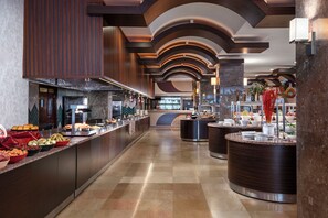 3 restaurants servant le petit déjeuner