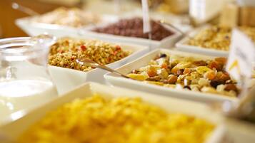 Café da manhã com buffet todos os dias mediante uma taxa