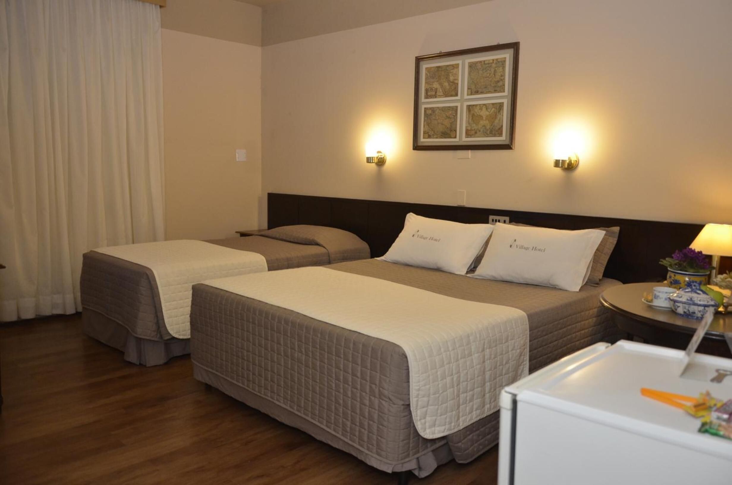 4 bedrooms, minibar, desk, blackout curtains