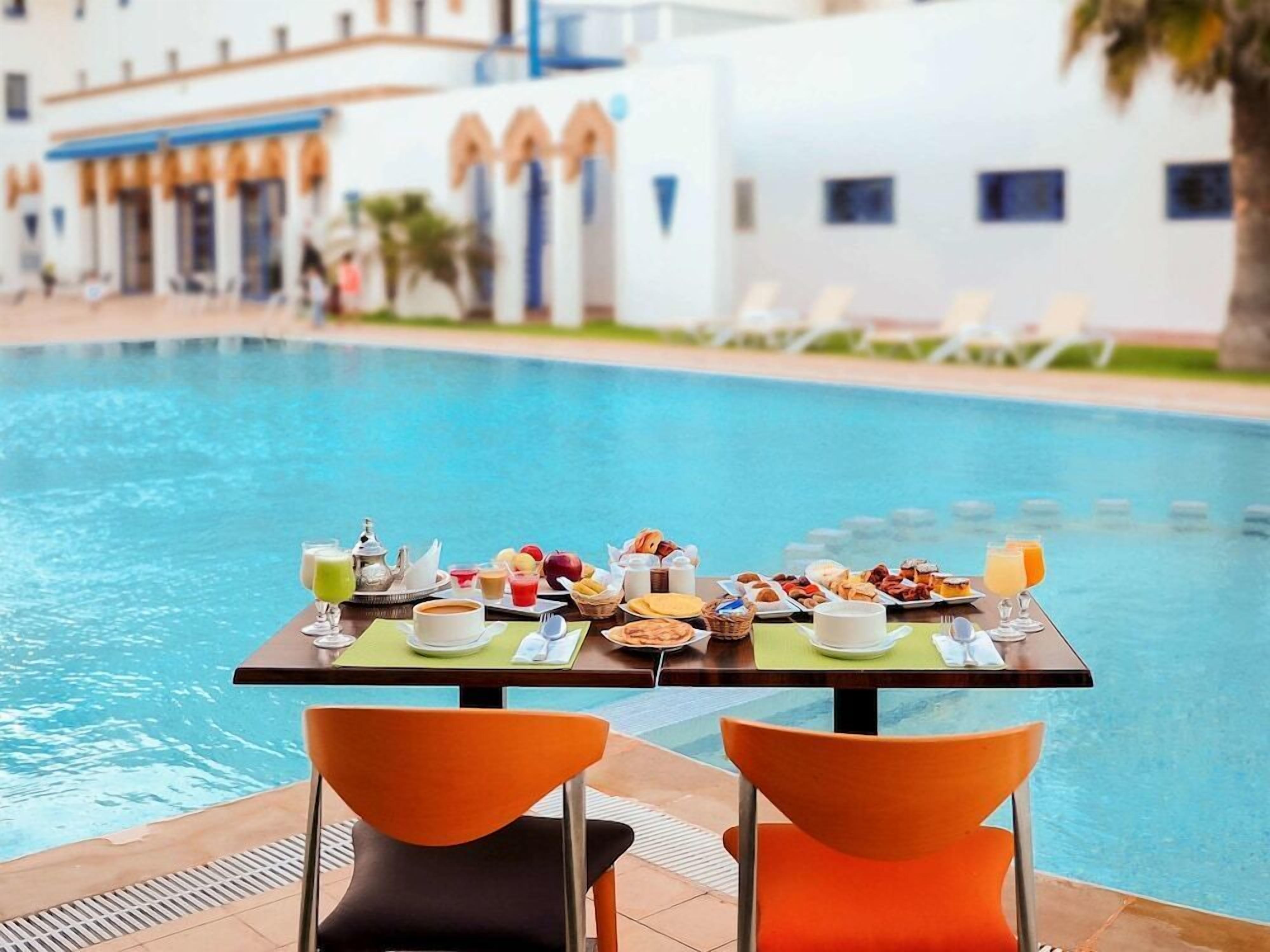 Hồ bơi ngoài trời 