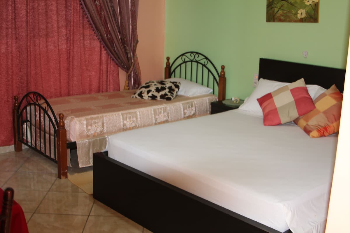 Classic Double Room, Valley View | In-room safe, desk, bed sheets