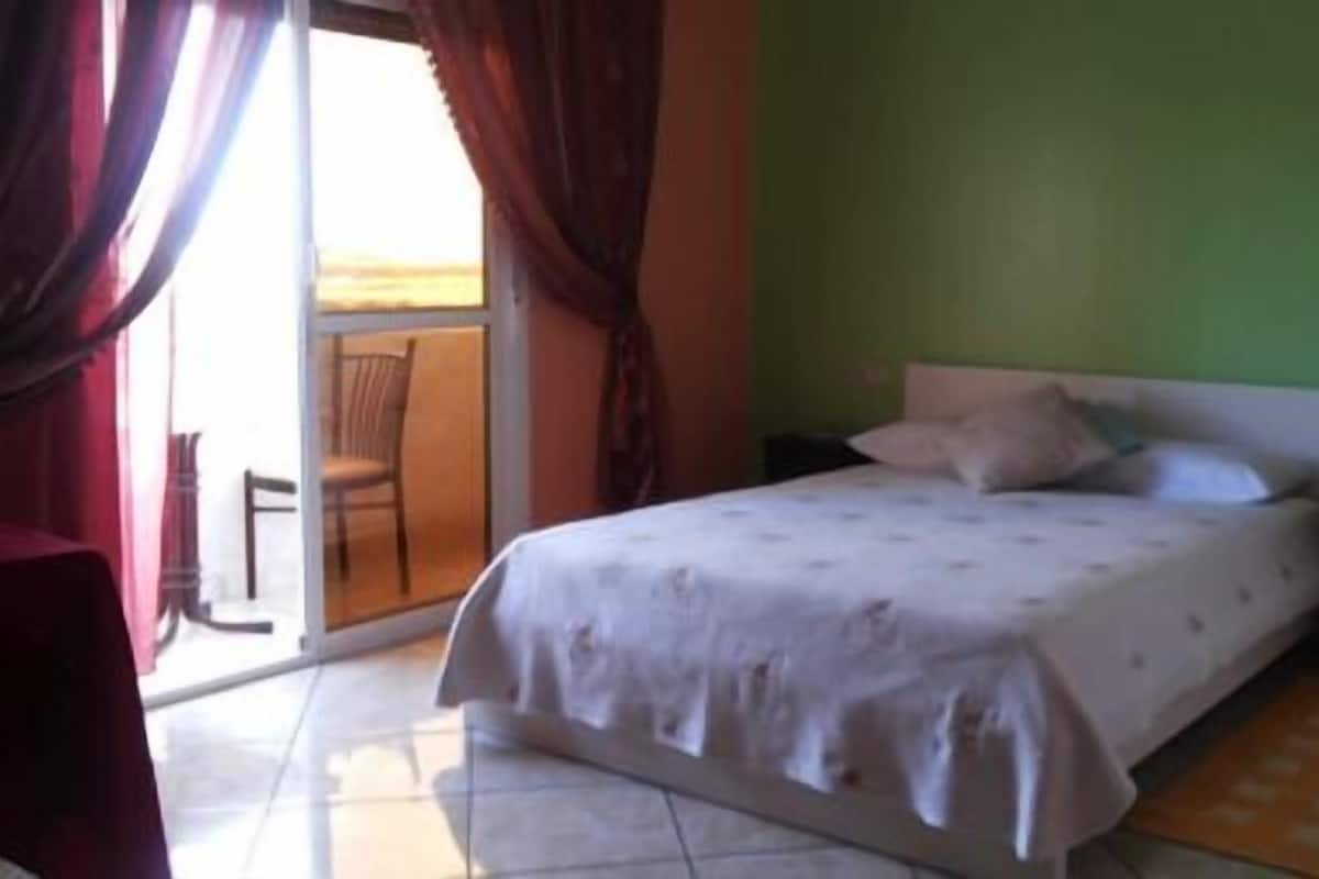 Deluxe Double Room, Balcony, Valley View | In-room safe, desk, bed sheets