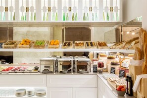 Lunch and dinner served, Mediterranean cuisine - Hotel Midmost by Majestic Hotel Group (Barcelona)