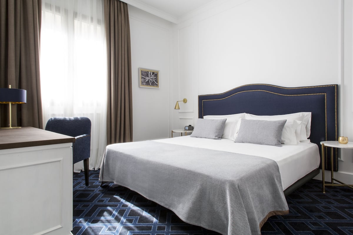 Minibar, in-room safe, desk, soundproofing