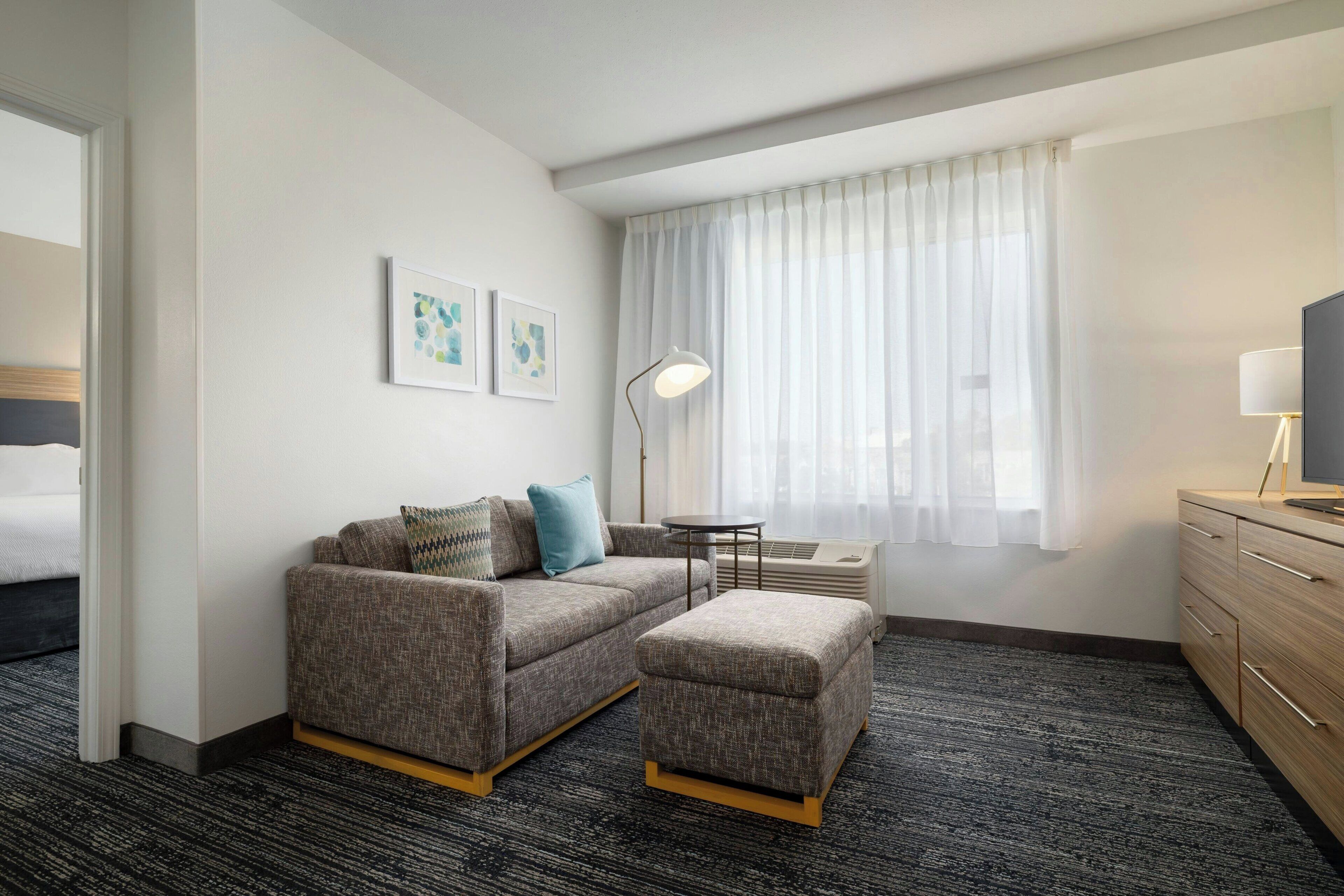 Suite, 1 Bedroom | Living area