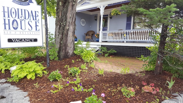 Garden - Holidae House Bed & Breakfast (Bethel)