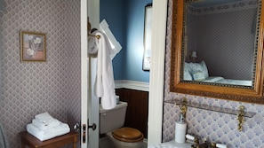 Room #3: Birch | Bathroom | Free toiletries, hair dryer, towels - Holidae House Bed & Breakfast (Bethel)