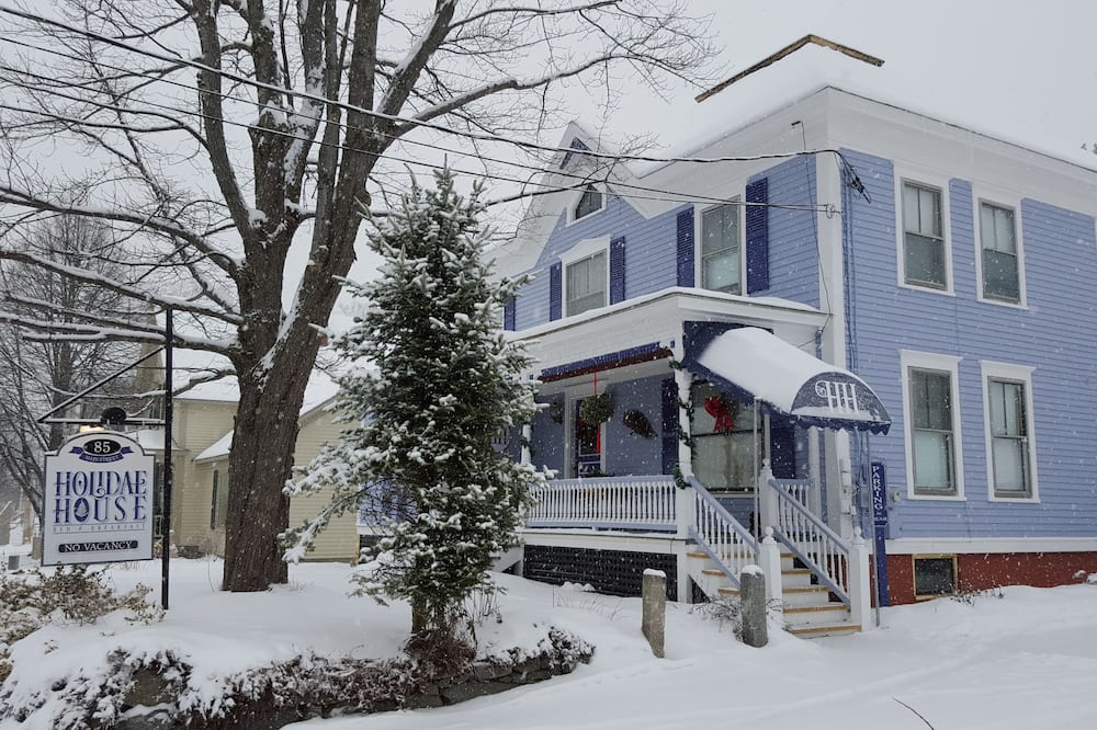 Holidae House Bed & Breakfast - South Oxford, ME