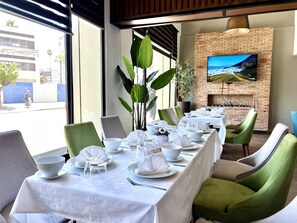 Breakfast, lunch, dinner served; international cuisine  - Melliber Appart Hotel (Casablanca)