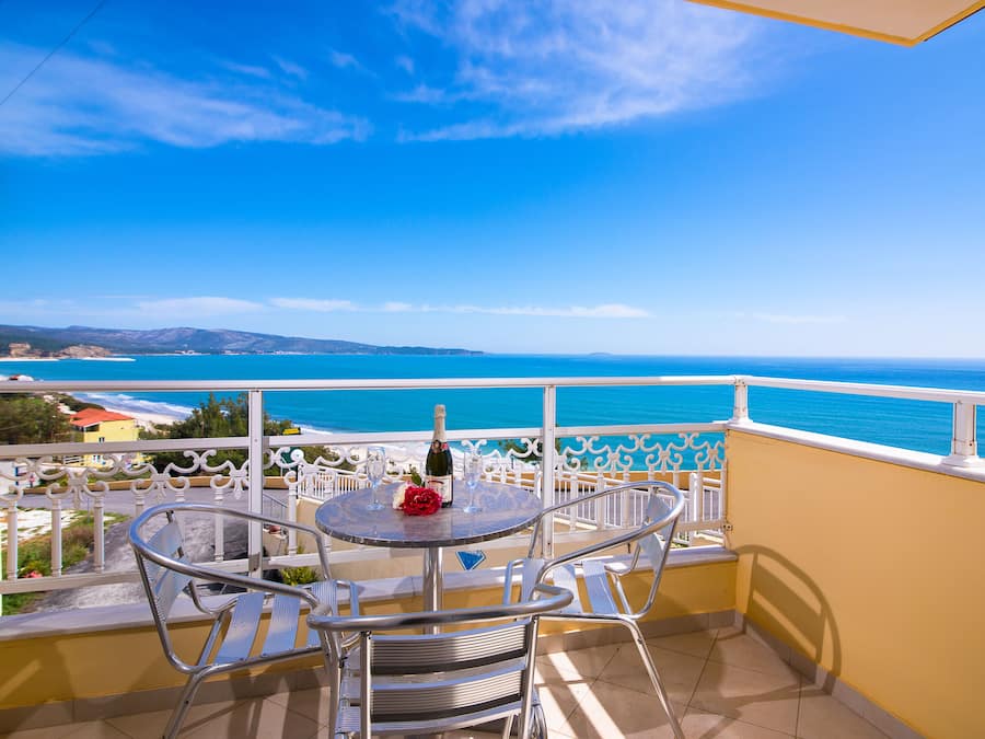 In-room safe, soundproofing, iron/ironing board, free WiFi