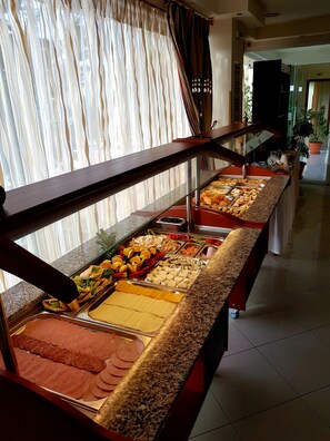 Free daily buffet breakfast  - Diamond Hotel (Thasos)