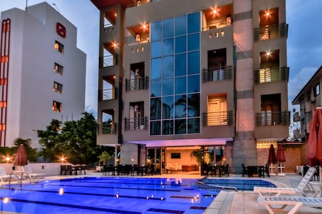 Fachada de la propiedad. Lara Park Hotel