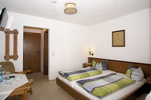 Standard Double Room | Room amenity - Hotel-Restaurant SchöpPerle (Häusern)