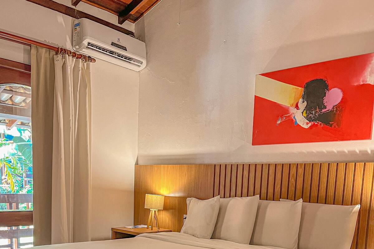 Minibar, in-room safe, blackout drapes, bed sheets