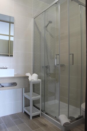 Shower, free toiletries, hair dryer, towels - Alojamento Baleal à Vista (Peniche)