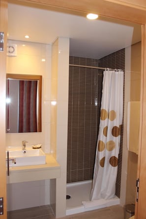 Shower, free toiletries, hair dryer, towels