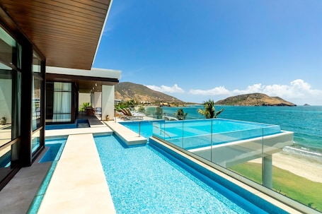 2 outdoor pools, cabanas (surcharge), sun loungers. Park Hyatt St. Kitts