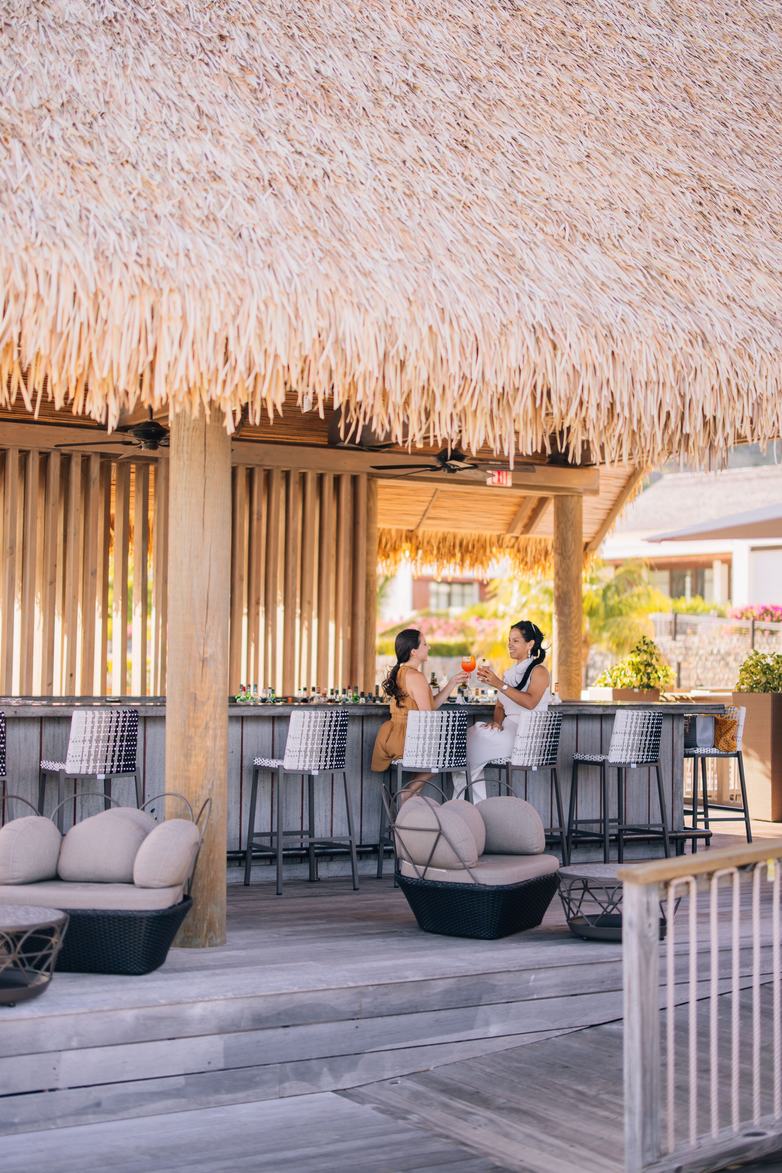 3 bars/lounges, beach bar