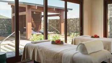 Behandlingsrum för par, bastu, bubbelpool och ångbastu