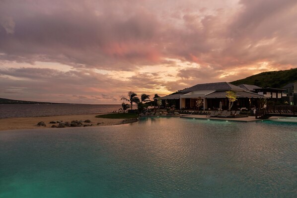 2 outdoor pools, pool cabanas (surcharge), pool loungers