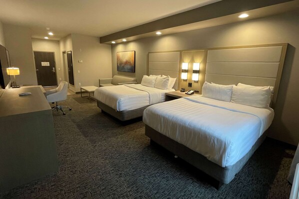 Premium bedding, in-room safe, individually decorated