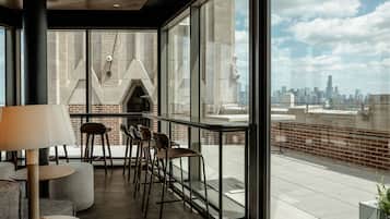 3 bars/lounges, cocktail bar, rooftop bar, rooftop bar