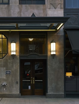 Hotel exterior and entrance at The Robey, Chicago, a Member of Design Hotels